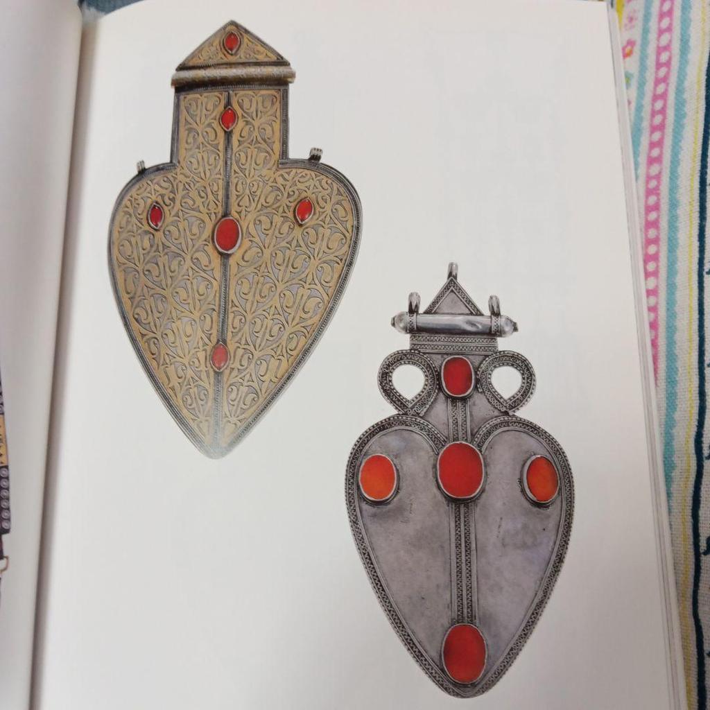 [USED] Book Silk Road Attire Fashion Book