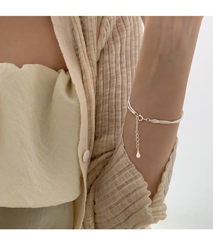 Elegant Women's Knot Bracelet with Cold Style – New Trendy Temperament Jewelry.