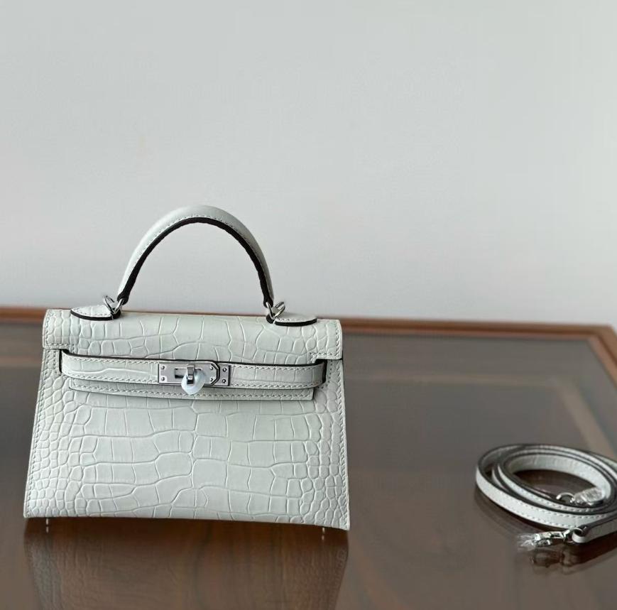 

Family Down Second-Generation 19cm Goose Down Knitted Collar Lambskin Single-Strap Women s Bag High-End Sense Bag 19x5.5x12cm