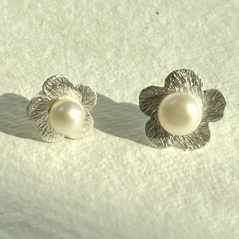 SUZURAN Uneven Silver Earring_pearl Daisy