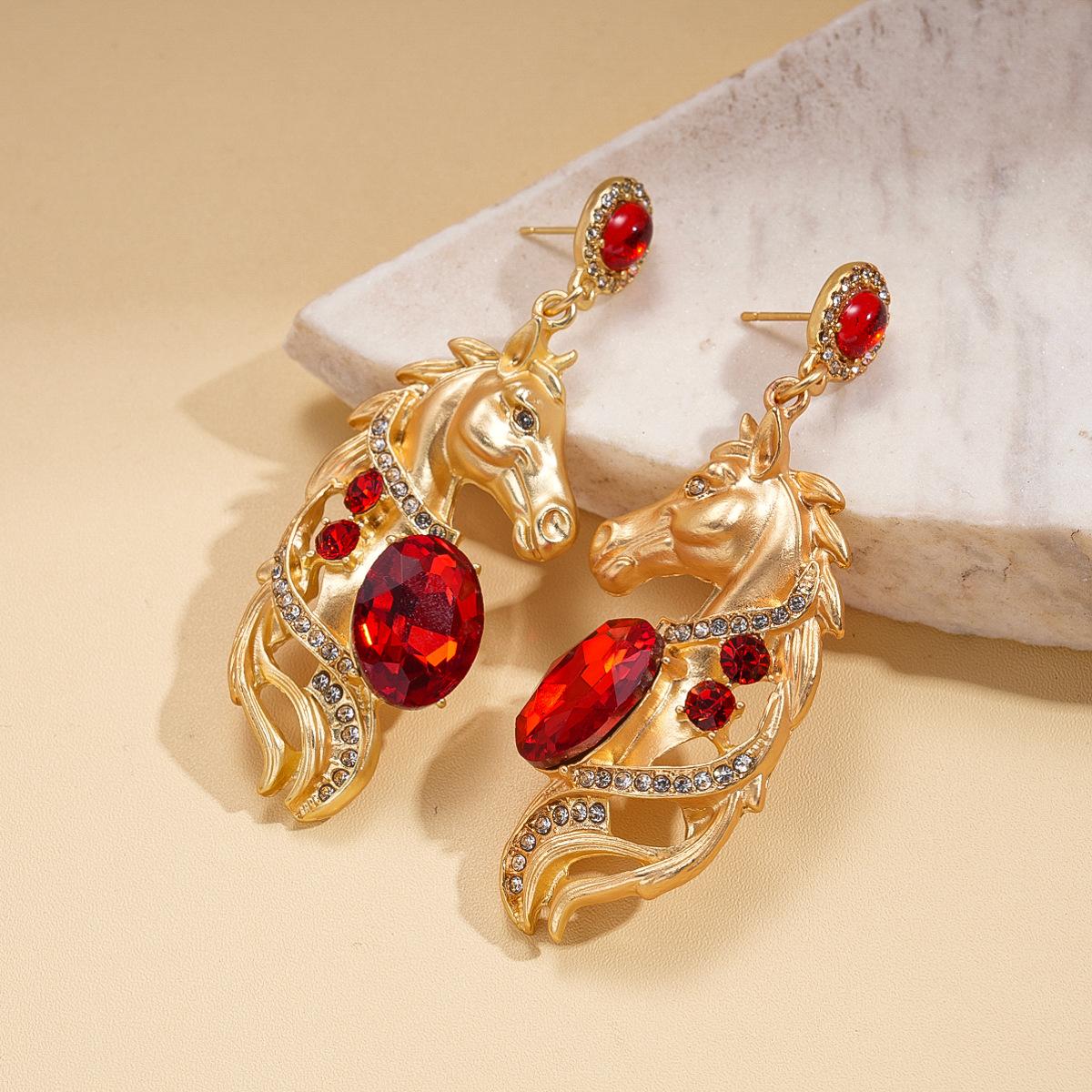 Palace-style Oval Horse Head Earrings, Fashionable, Light, Luxurious and High-end Earrings