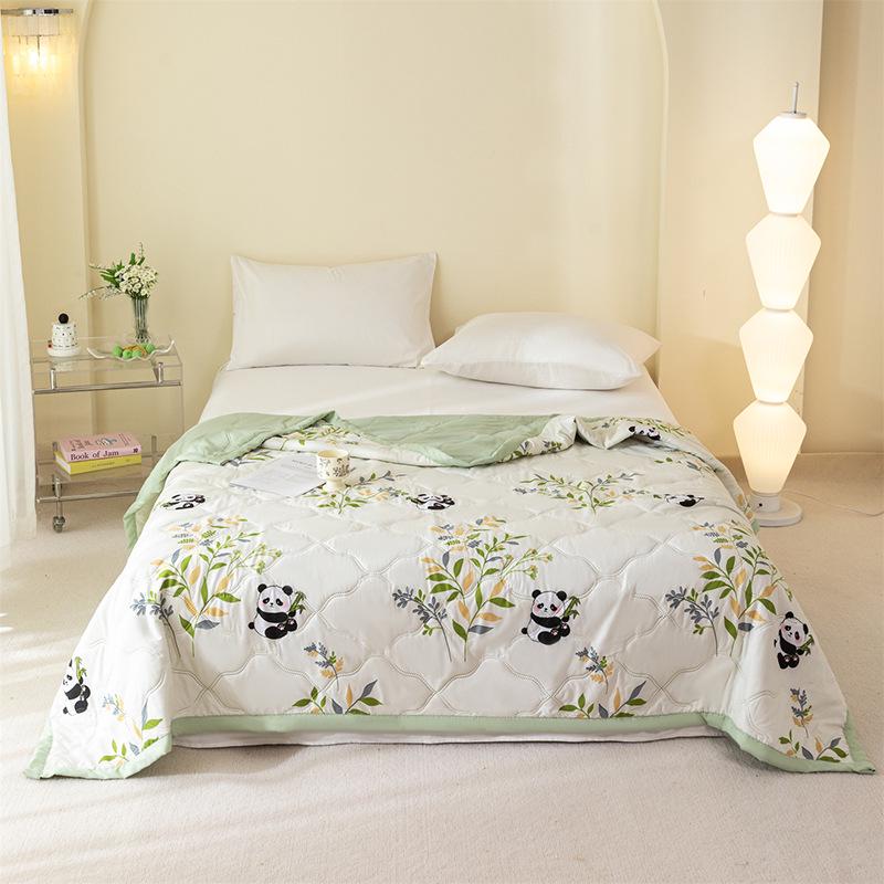 Cartoon Style Summer Quilt, Machine Washable Cotton, 100x150x200, Perfect for Dorms and Air-Conditioned Rooms.