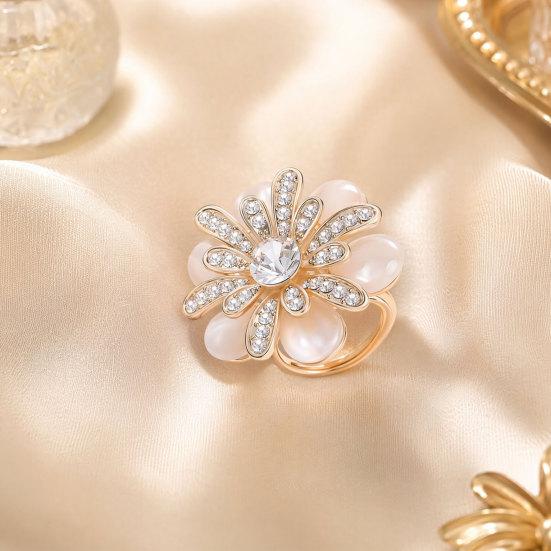 Scarf Button, Three-Circle Ring Design Scarf Clip with Opal Rhinestones, Decorative Scarf Fastener for Shawls And Shirts Accessory