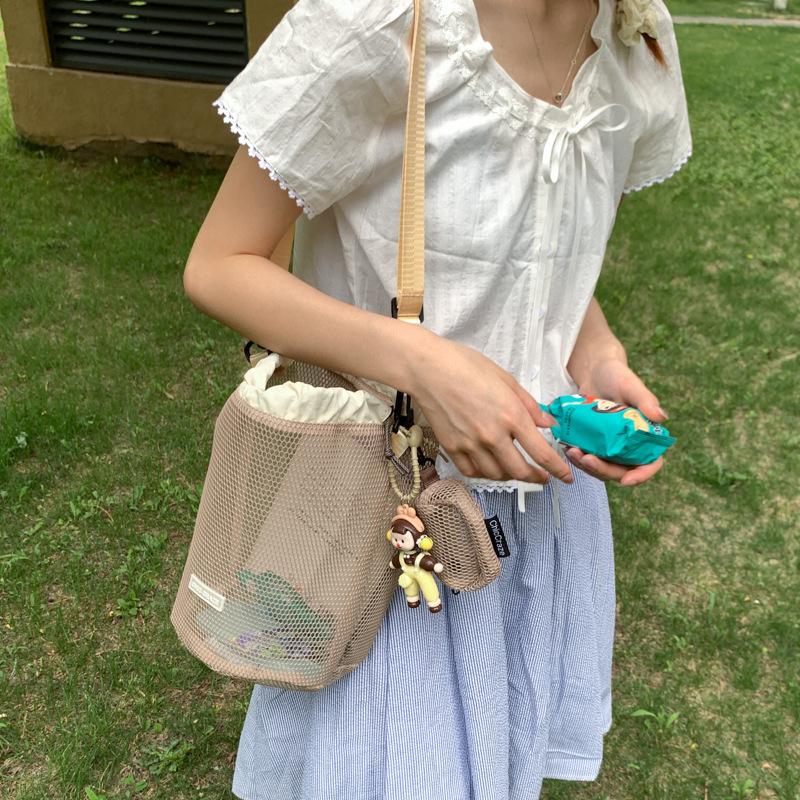Sweet little fresh mobile phone bag women's 2025 summer new hollow shoulder bag crossbody mesh portable storage bag