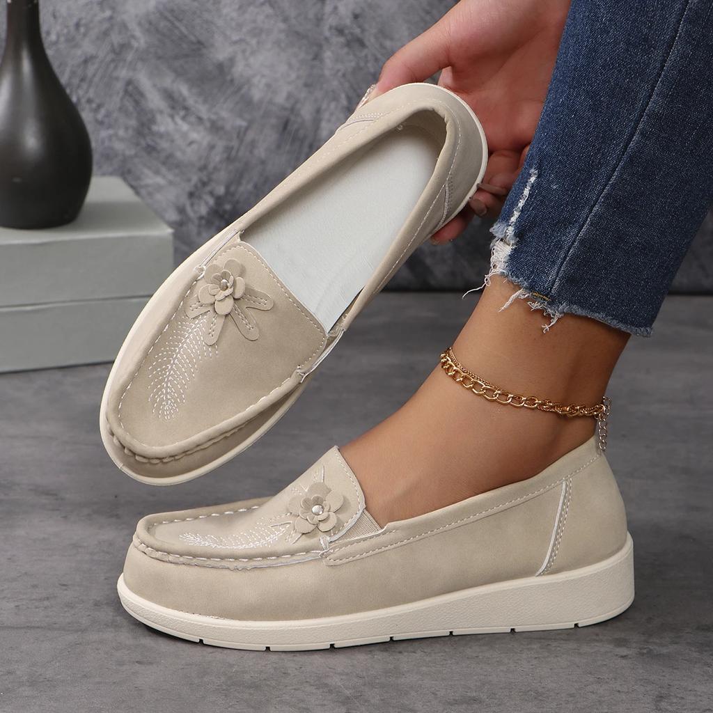 Women Casual Shoes Off White Flower Slip on Loafers Sneakers Woman Soft Low Heels Sports Tennis Casual Sneaker Female Footwear