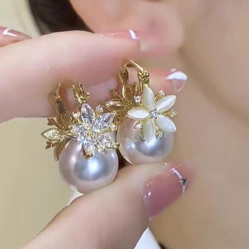 Retro light luxury pearl flower fashion earrings femininity high sense atmosphere stud earrings versatile personality earrings