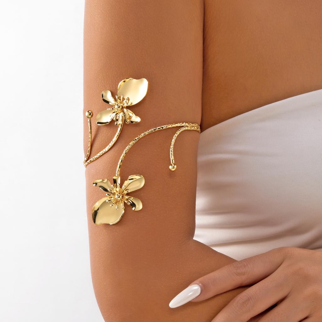 Fashion Metal Hollow Flower Cuff Bangle for Women Personality Opening Adjustable Armband Bracelet Beach Holiday Party Jewelry