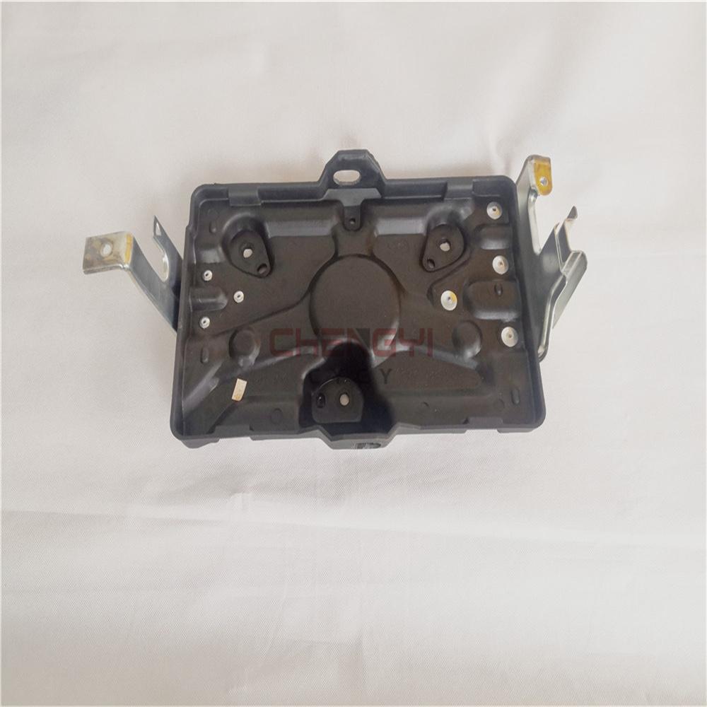Battery Tray For Pajero Battery Cover For Montero Holder For V73W V75W V77W V93W V97W V98 4M41 8201A086 MR440935 Petrol Car Only MR440935