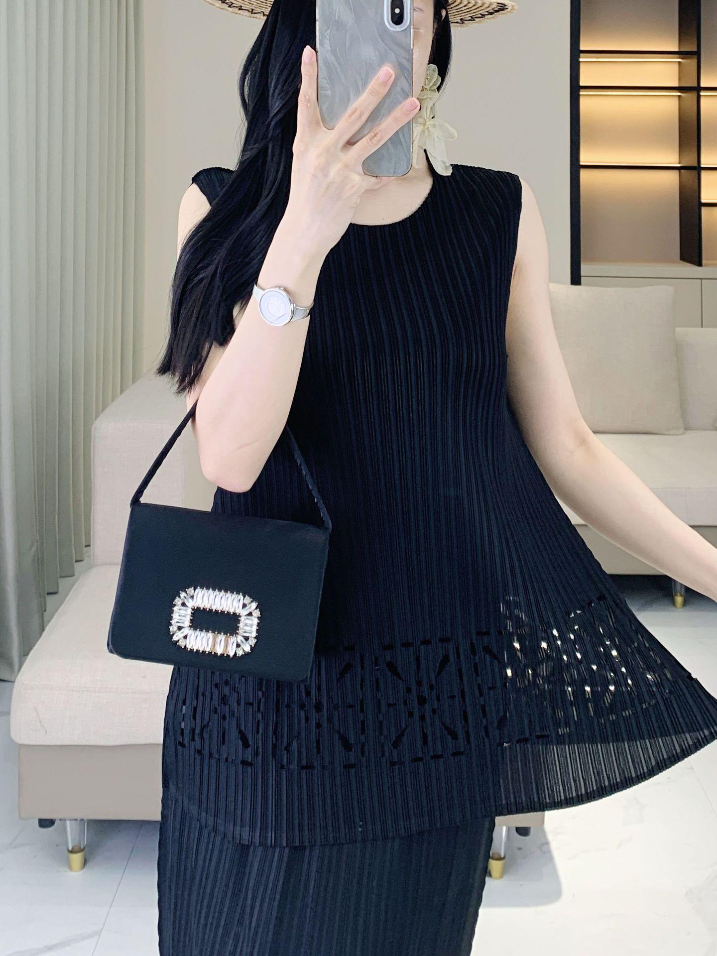 

Женский плиссированный топ на бретелях с кисточками и миди-юбка, комплект из двух предметов, весна/лето 2025 One Size (45-75 kg)