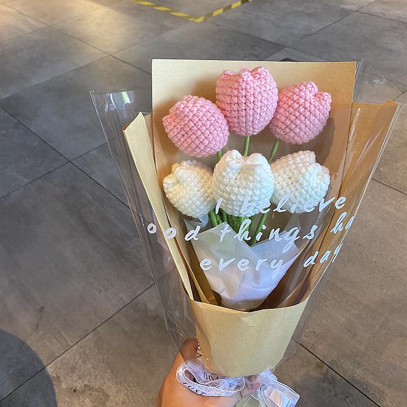 Buquê de Flores de Lã Tricotado à Mão: Ornamento de Rosa, Lírio, Girassol Presente