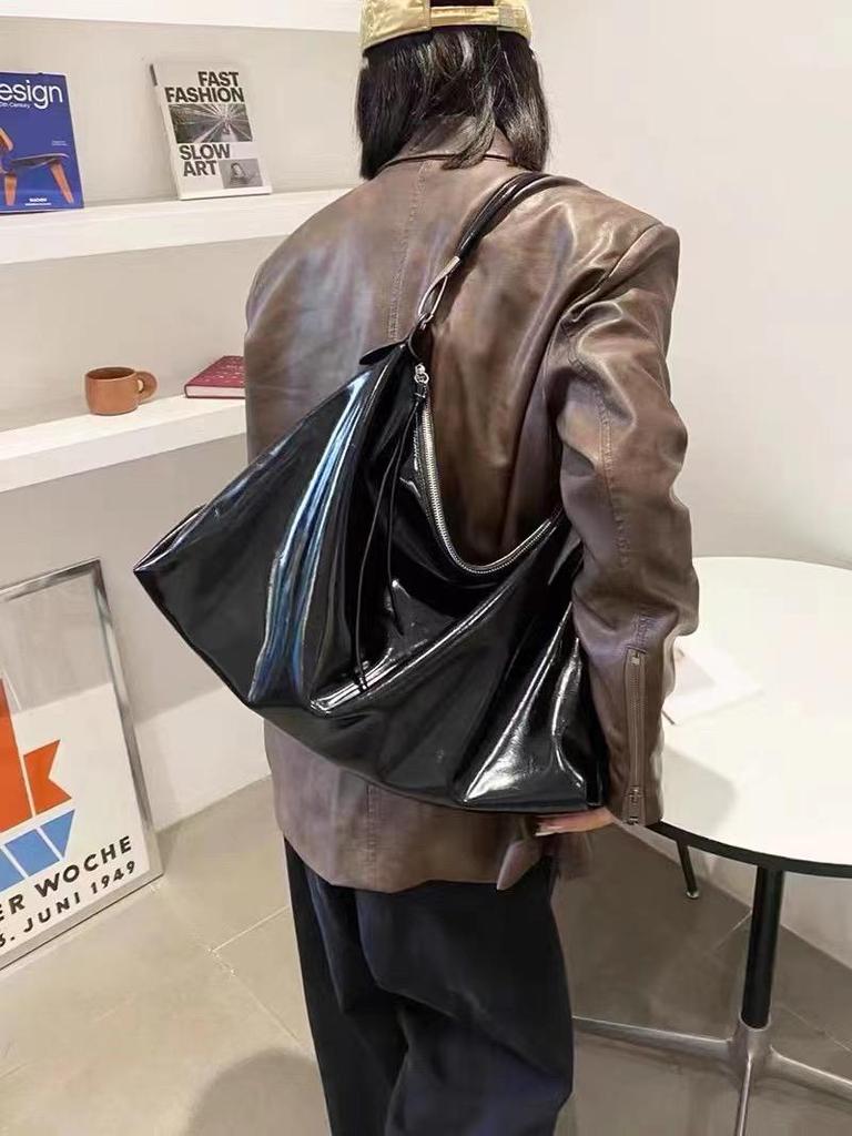2024 Trendy Women's Large Capacity Crossbody Bag: Fashionable Oiled Leather, Elegant Texture, Versatile Underarm Design