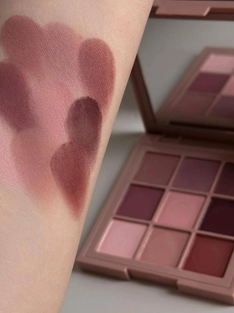 Retro Gray-Toned Dry Rose Nine-Color Eyeshadow Palette, Low Saturation, All Matte, Cool Gray-Purple, Intense Eye Makeup