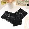 12 Färger Damtrosor Underkläder Sexiga Ihåliga Mellanhöga Trosor Spetsblomma Andningsbara Underbyxor Europa Plus Size Lingeri