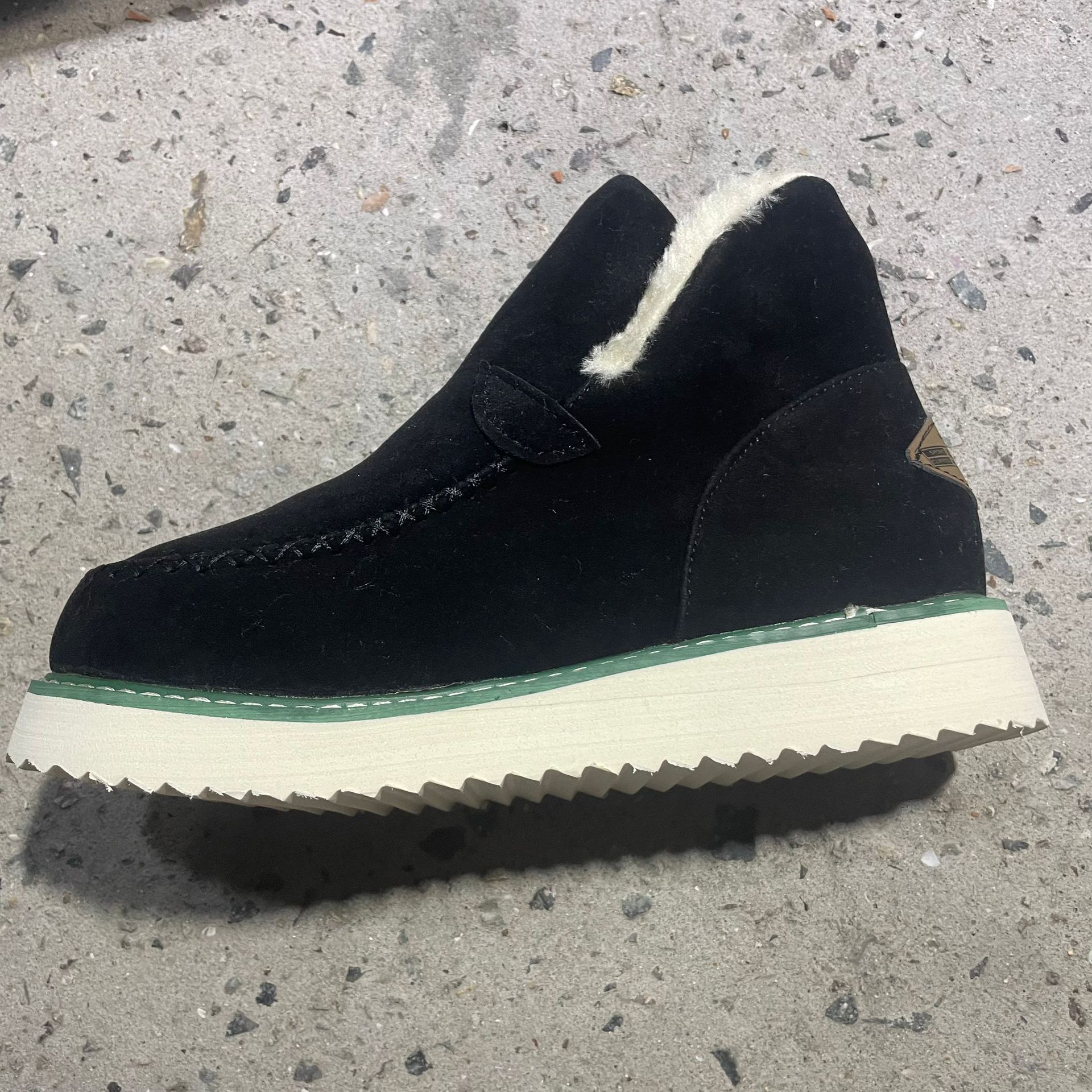 

Короткие ботинки Повседневные женские ботинки Осенние и зимние ботинки на толстой подошве Ботинки на толстом меху 40-43 Большой размер 35 чёрный