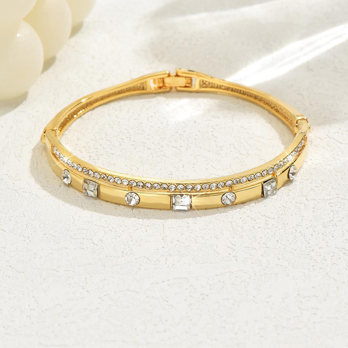 Cross border New Love Bracelet Women s High end Feeling Full Diamond Exquisite Bracelet Square Light Luxury Jewelry Wholesale