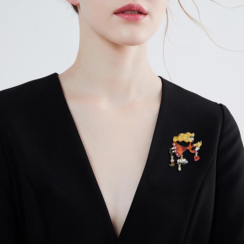 Retro Girly Light Luxury Versatile Car Love Pendant Female Brooch