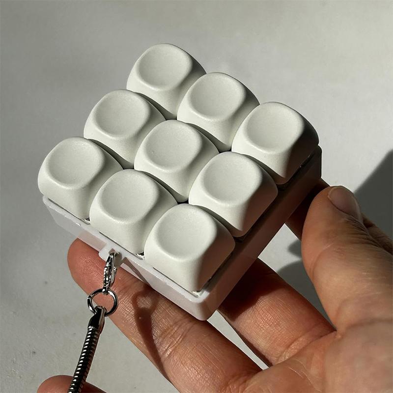 Keychain With Keyboard To Relieve Stress 4/9 Button Toy Relaxing And Quiet Mechanical Keyboard Easy To Remove Readjust