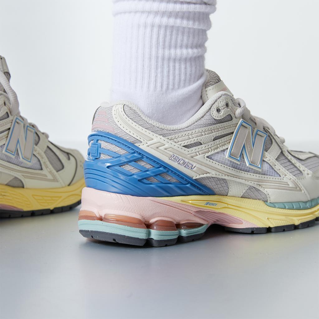 New Balance 1906U Angora Azul Rosa Tênis Unissex Creme Azul-Laguna Orb-Rosa M1906NC