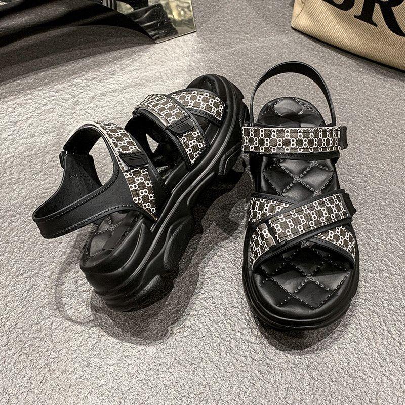 Super fire flat bottom women's sneakers women 2025 summer new Korean version of Xiaoxiangfeng student Internet celebrity Velcro sandals