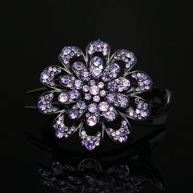 Retro Bun Hairpin with Three Teeth for Gripping. Fashionable Style Flower-shaped Three-toothed Duckbill Hairpin.