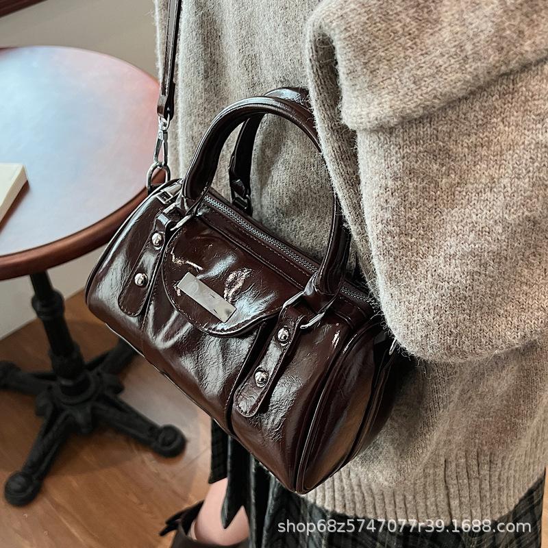 Super Hot Small Bag Women's Autumn and Winter 2025 New Women's One-shoulder Crossbody Pillowcase Is a Versatile Hand-held Work Bag