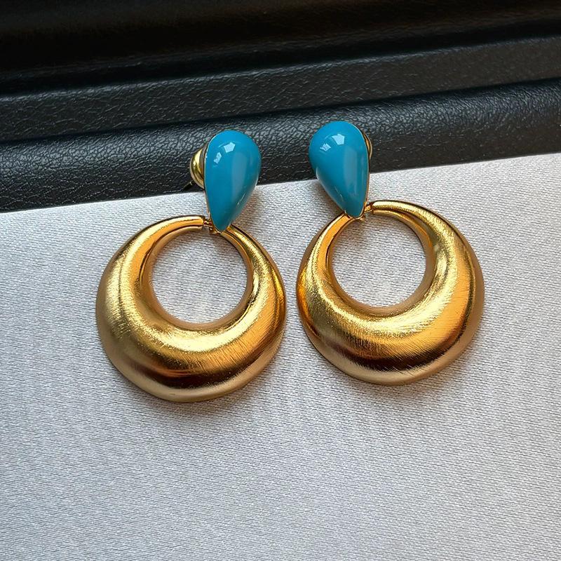 

European and American medieval black enamel drop glaze round earrings women s niche design high-end stud earrings, earrings, unique earrings