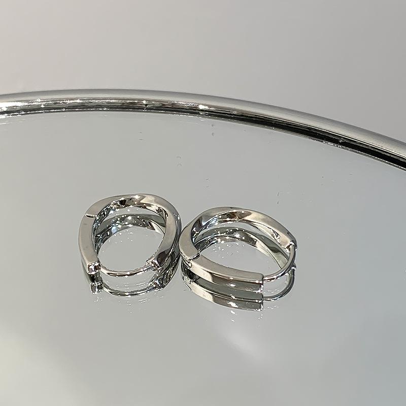 

Simple metal ring earrings Cold wind high-end earrings Niche design Geometric temperament Plain ring ear buckle срібний