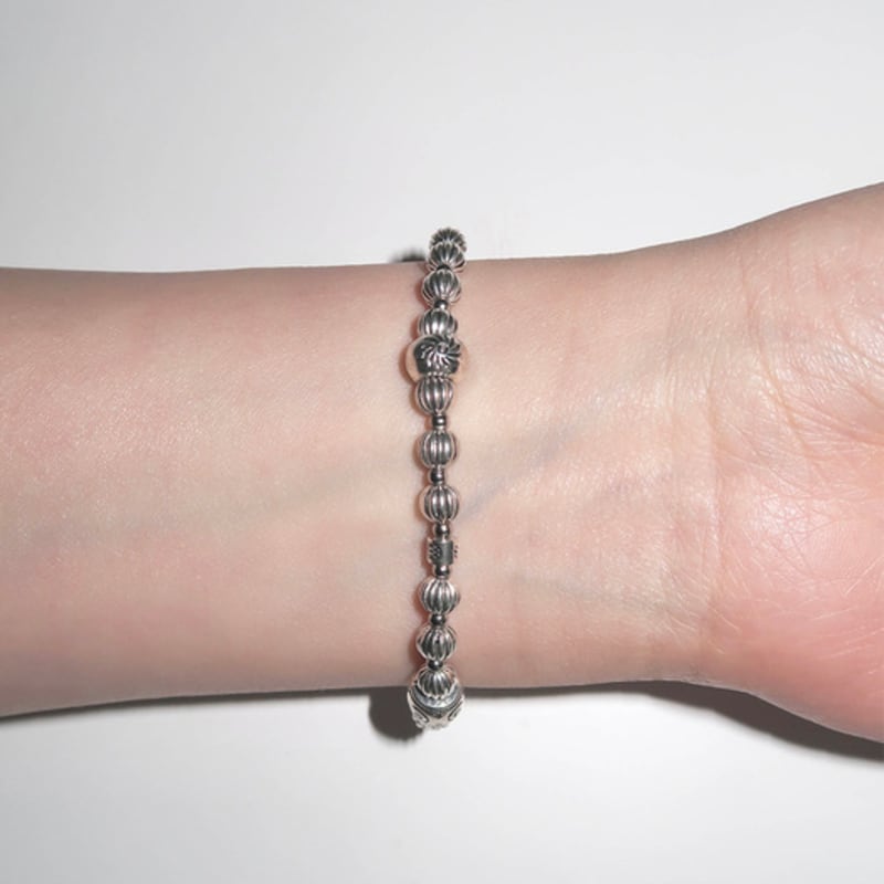 821WEBSERVICE Line Ball Bracelet