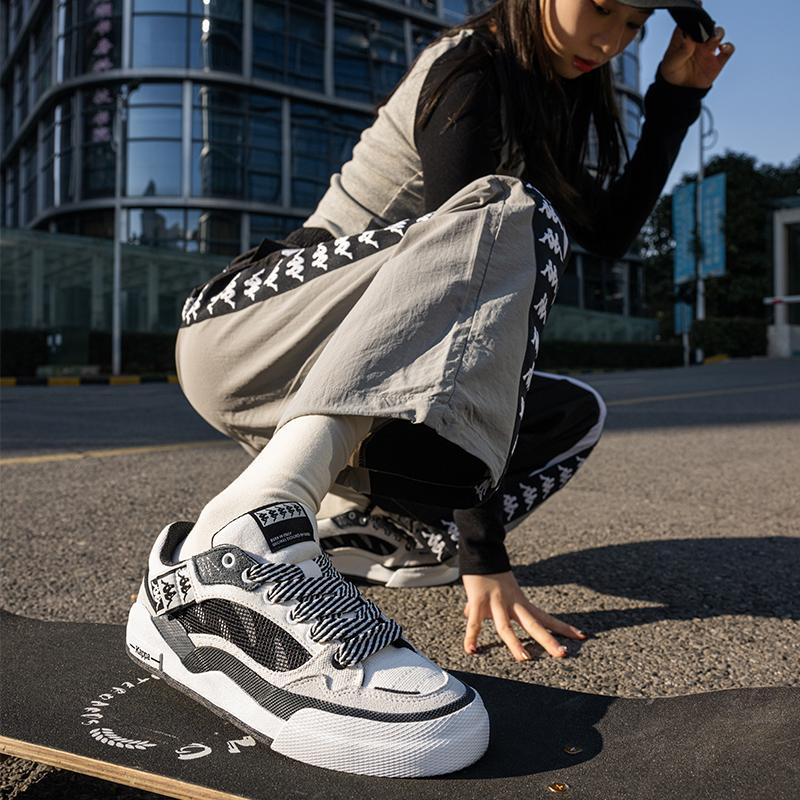 Kappa Breeze And Deer Series Trendy Retro Exquisite Details Slip Resistant Durable Low Top Skate Shoes Unisex sneaker Black White K0EW5CC07CJ-012