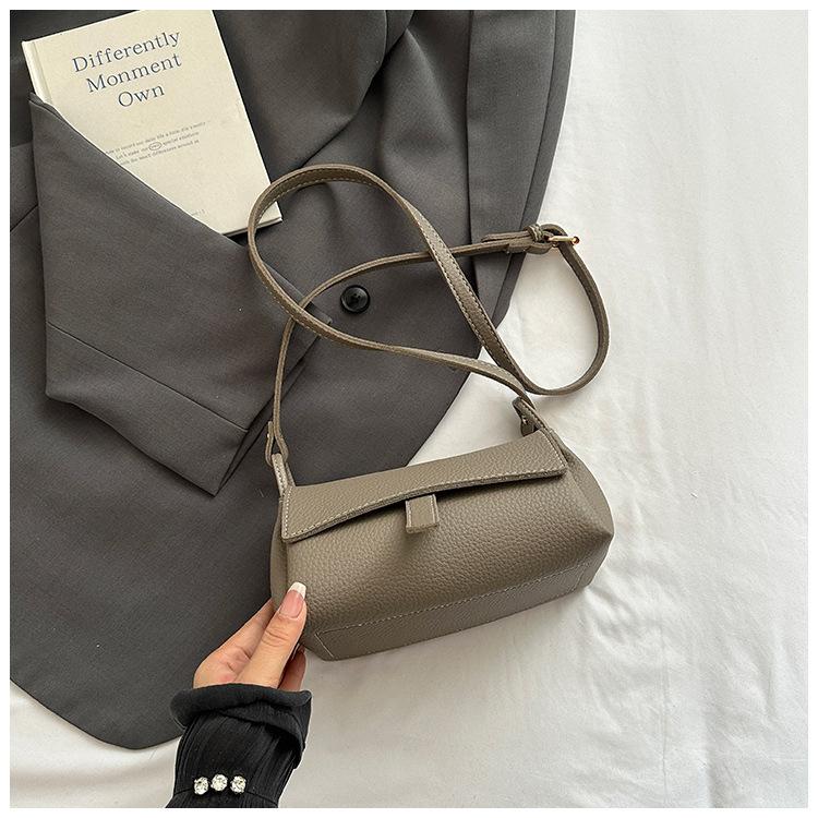 Korean version of simple and versatile women's messenger bag 2025 summer new commuter shoulder bag fashionable small square bag
