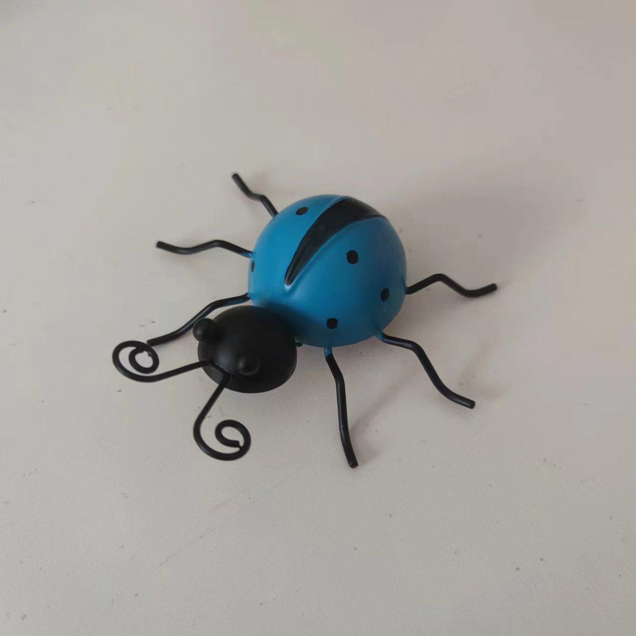 

Creative Wrought Iron Ladybug Ornament for Home, Outdoor Courtyard, Garden, or Wall Decor. небесно-голубой