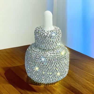 Mit Diamanten besetzte Tropfflasche aus Glas – 30 ml Behälter für hochwertige Luxusparfüms und ätherische Hautpflegeöle
