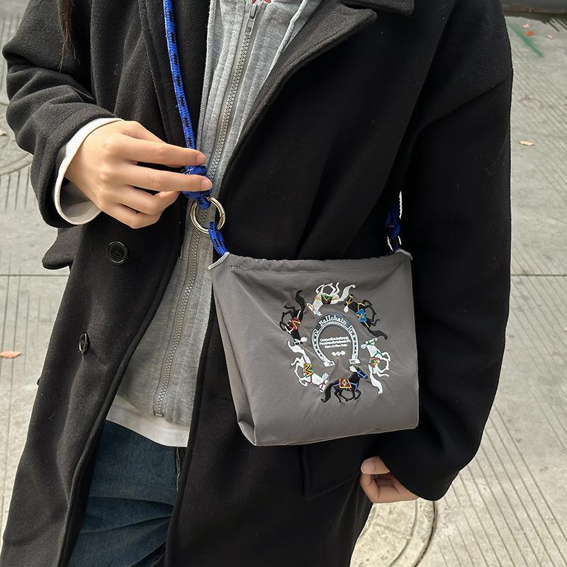 Embroidered Ins Bucket Small Cloth Bag Women's 2025 New Simple Contrast Color for Walking One-shoulder Crossbody Mobile Phone Bag