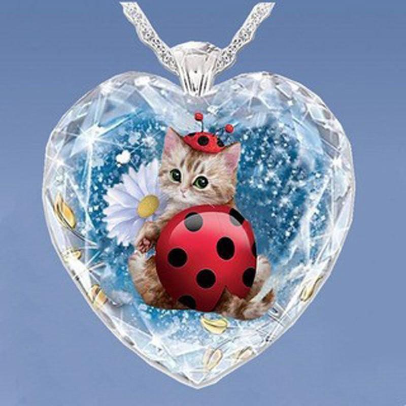 Fashionable heart-shaped crystal pendant Simple cute cat series necklace for women