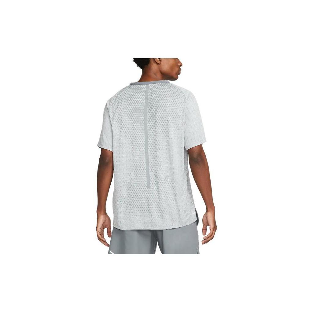 Nike T Shirts Men's Silver Crew Neck Moderate Straight Fit DM4753-084