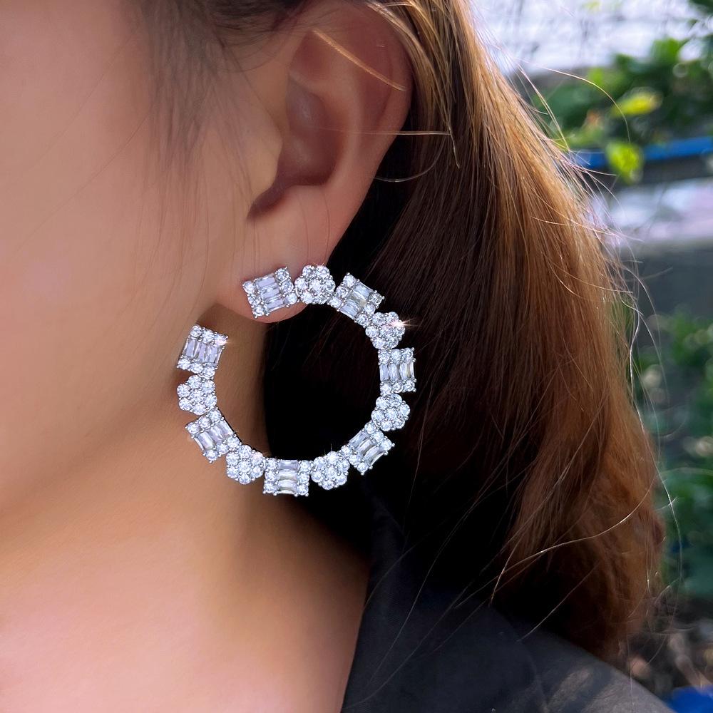 Design Light Luxury High Sense Geometric Circle Zircon Earrings Temperament Show Face Small Earrings Earrings