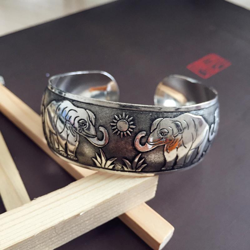 Bohemian Etnický Styl Retro Stříbrný Široký Náramek pro Ženy Vyřezávaný Květ Otevírací Módní Náramek Boho Vintage Šperky
