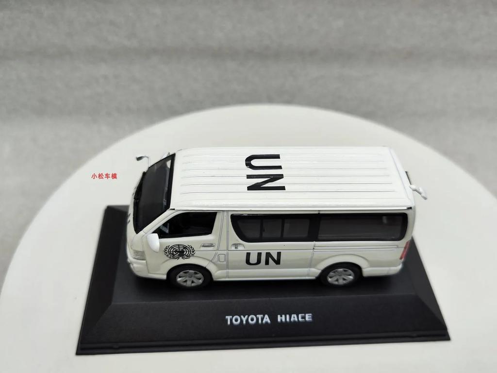 1:43 TOYOTA HIACE UN Alloy Car Model Simulation Diecast Collectible Ornaments Toys Children's Gifts