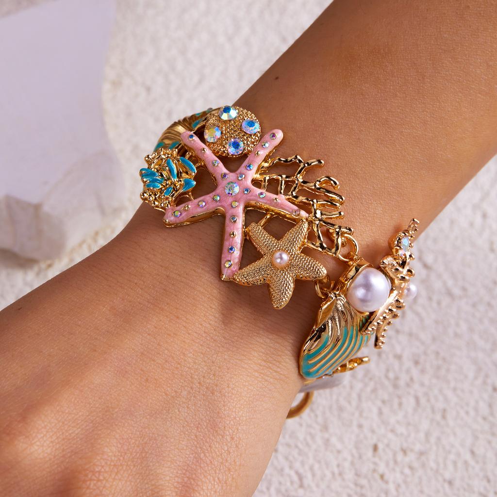 Vintage Ocean Inspired OT Clasp Bracelet for Women Exaggerated Metal Enamel Starfish Shell Coral Style Bracelet Boho Jewelry