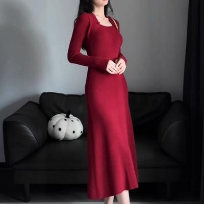 [] Robe tricotée minimaliste automne et hiver nouveau tempérament slim col carré jupe pull intérieure