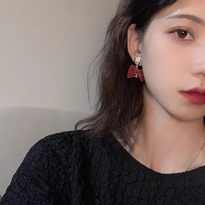 Red Bow Earrings Feminine Niche Fashion Earrings Autumn and Winter Retro Cold Wind Studs