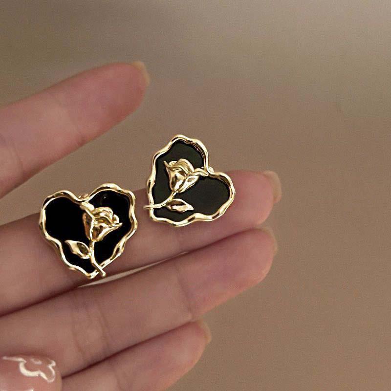 Silver Needle Diamond & Pearl Flower Stud Earrings - French Retro Fashion Design for Women.