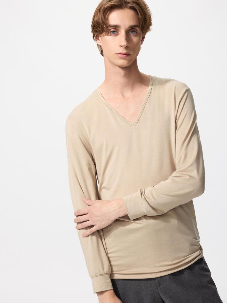 Uniqlo Japan HeaTTech V Neck T  9 4 sleeVes