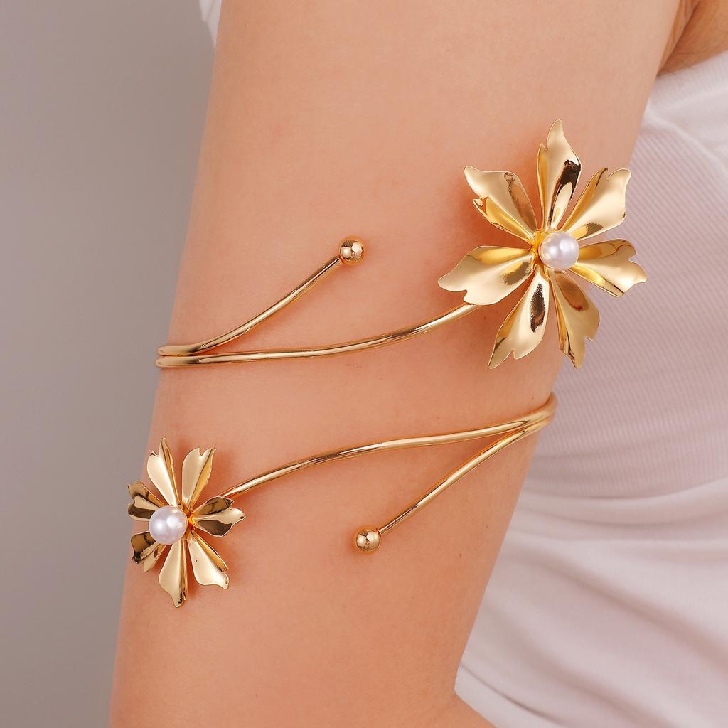 Hot Sale Flower Open Arm Bracelet Geometric Light Luxury Niche High-end Bracelet Fashion Arm Ring Non-fading Bracelet