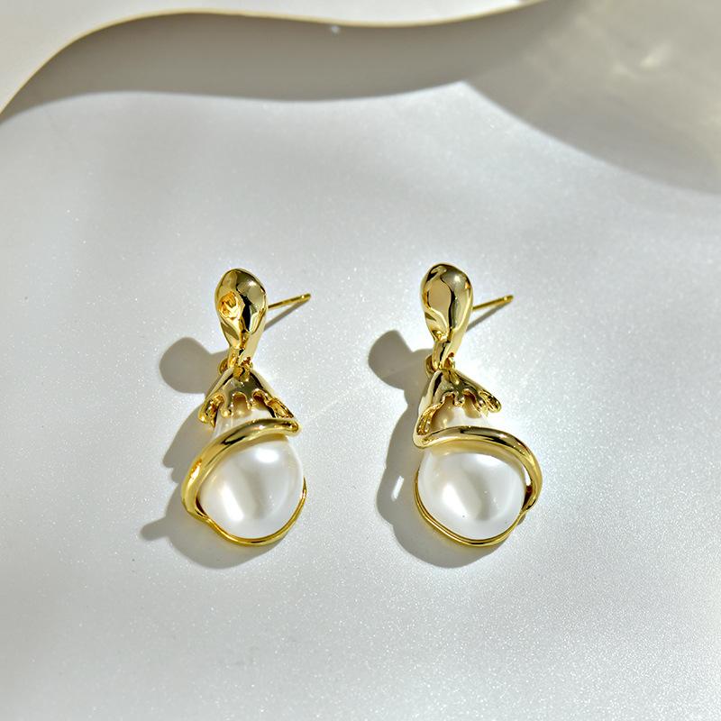 Light Luxury Pearl Earrings, Niche Design, High-end Temperament, Water Droplet Earrings, Fashionable and Versatile Earrings