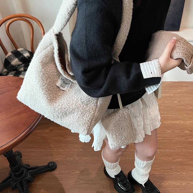 

Плюшевая сумка-тоут для покупок, уличная, портативная, на плечо, женская, новая, подарок на день рождения, пушистая сумка-мессенджер для девочек, квадратная 30*12*31