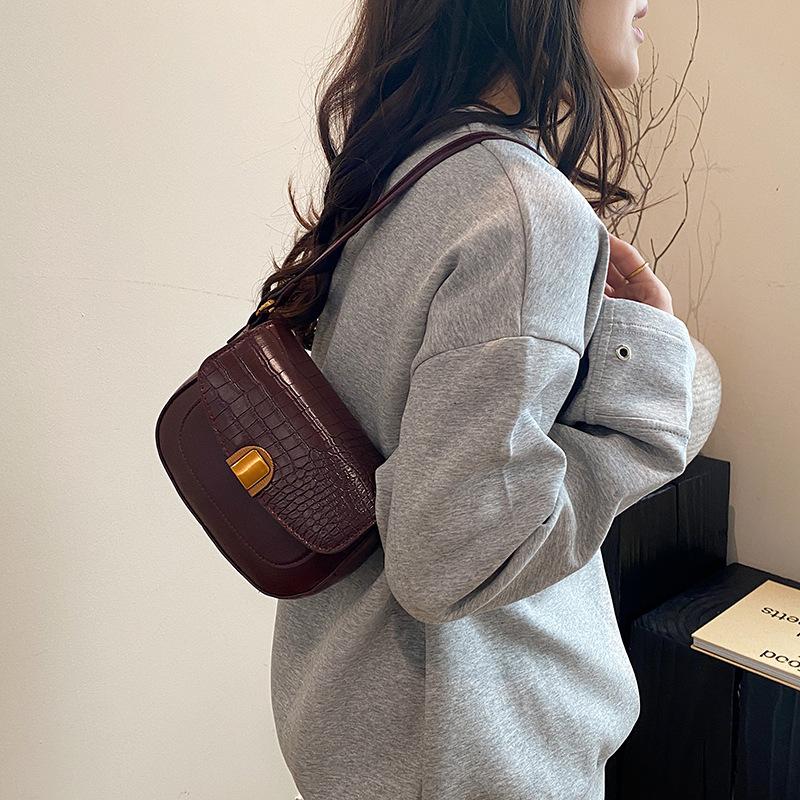Niche Texture Underarm Bag Women's Bag 2025 Spring New Trendy Niche Retro Saddle Bag Shoulder Messenger Bag