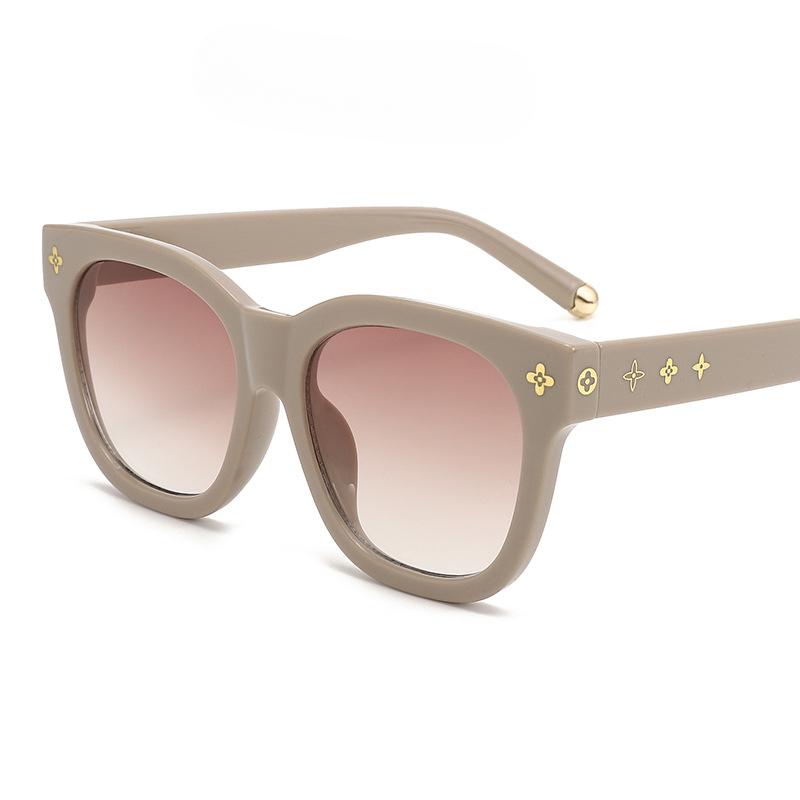 Neue Sonnenbrillen mit großem Rahmen von Online-Prominenten, moderne Outdoor-Sonnenbrillen, schlichte rote Live-Sonnenbrillen.