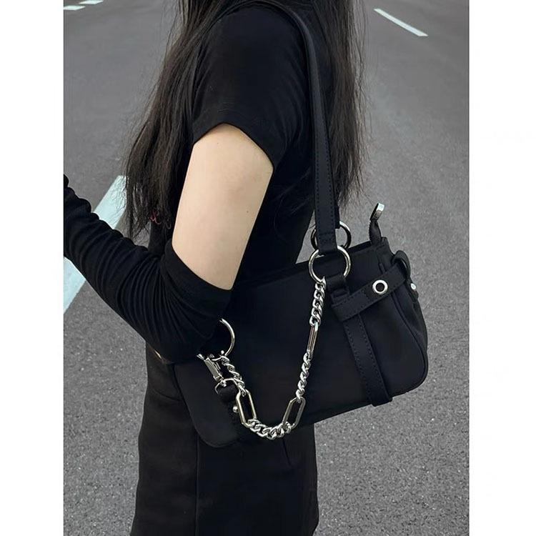 "2025 Elegant Korean Women's Motorcycle Chain Crossbody Shoulder Bag"