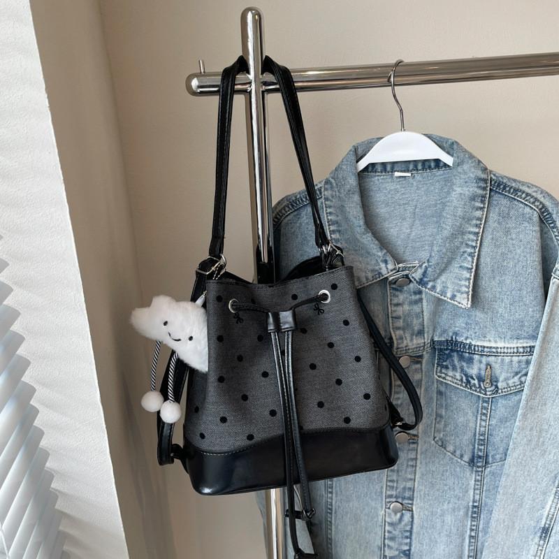Stylish And Versatile Korean Minimalist Large Capacity Bucket Bag For Summer 2024